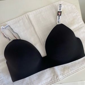 NWT Victoria’s Secret Molded Tshirt Bra Black Size 34C
